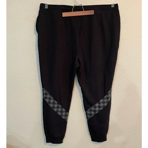 🎃Host Pick🎃Disney Halloween Joggers From 2021 Season, size 2xl - Picture 5 of 16